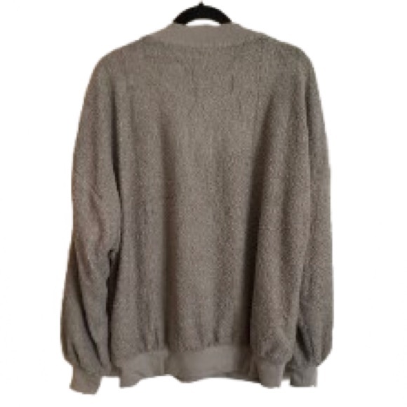 Women’s Gray Crewneck Sweatshirt - Classic Casual Pullover - Size XL - Picture 5 of 5